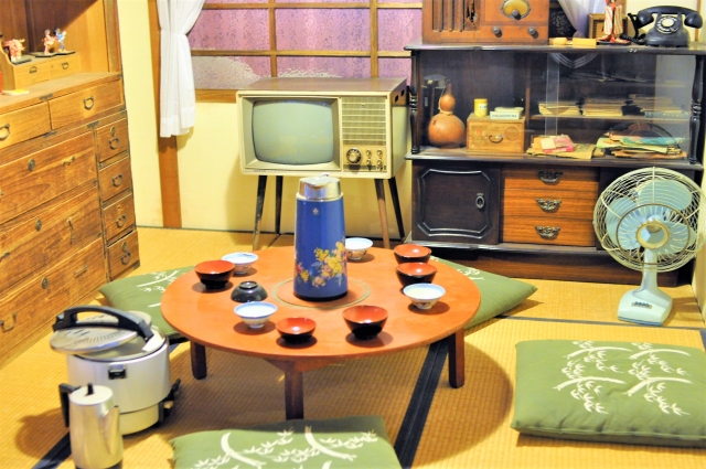 tavolo giapponese di vecchio tempo
