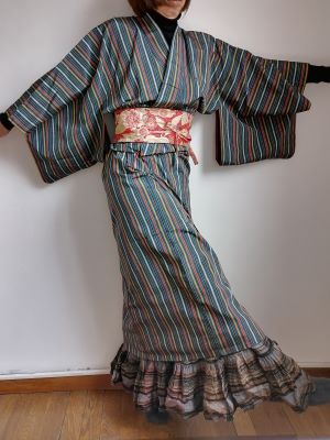 Kimono vestito in modo moderno 2